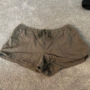 Women’s utility shorts